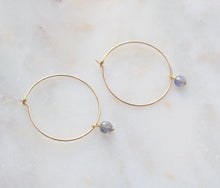 Charger l'image dans la galerie, Créoles Liza (Émeraude, Pierre de Lune, Turquoise...)