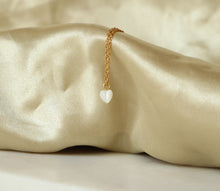 Charger l'image dans la galerie, Collier mini Coeur Nacré