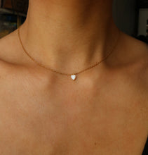 Charger l'image dans la galerie, Collier mini Coeur Nacré