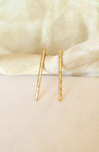 Charger l'image dans la galerie, Boucles d'oreilles Lussi martelées - Précommander