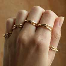 Charger l&#39;image dans la galerie, Bague Double [martelage rond]
