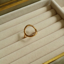 Charger l&#39;image dans la galerie, Bague Céleste creusée
