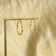 Charger l'image dans la galerie, Créoles mini Emma
