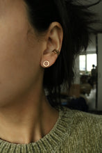 Load image into Gallery viewer, Boucles d&#39;oreilles mini Véronica
