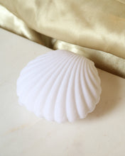 Load image into Gallery viewer, Boîte cadeau coquillage blanc
